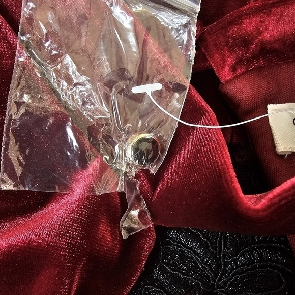 NWT Stella Luce Burgundy Velvet Romper with Cutout and Lace Detail, Size Small - Picture 9 of 14